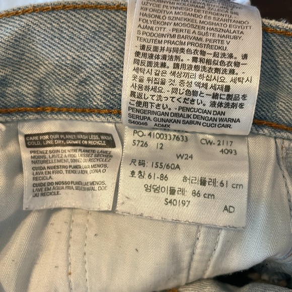 Levi’s Premium Reworked Jeans - Picture 13 of 14